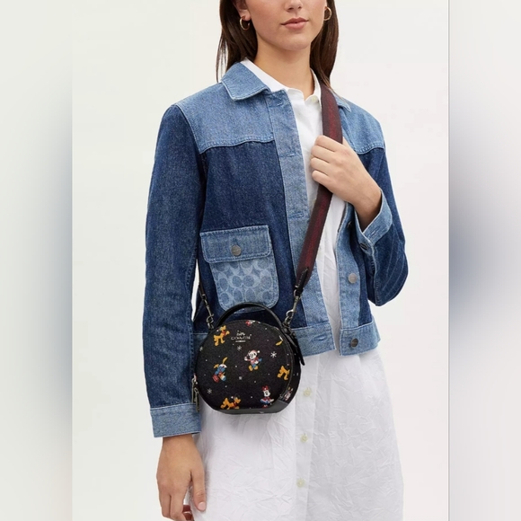 Disney X Coach Canteen Crossbody With Holiday Print - Picture 2 of 12